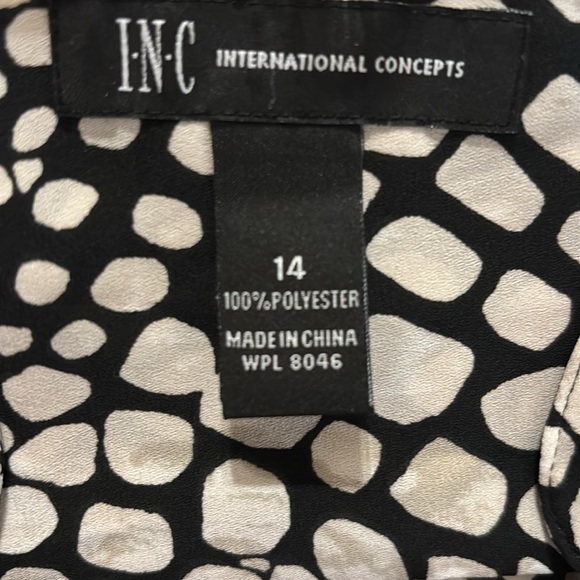 Black and White Patterned Women's Top - Picture 4 of 4